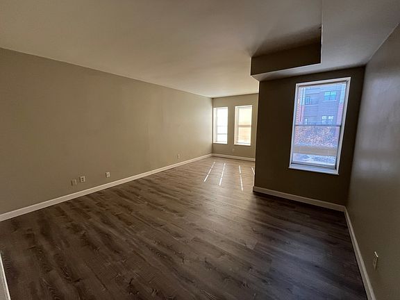 3rd image of 5527 Pershing Ave APT 11