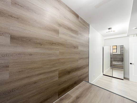 4th image of 161 W 54th St APT 1304