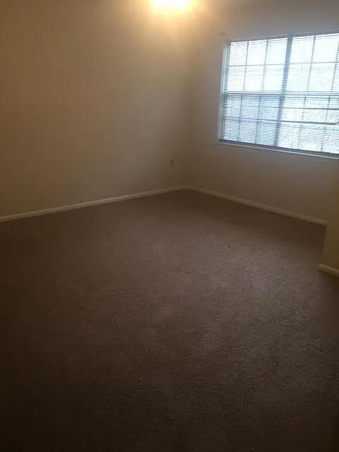 2 bed, 1000 sqft, $1,000 — Photo 2