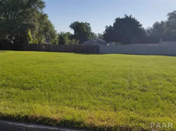 Meadow Ln, Washington, IL 61571