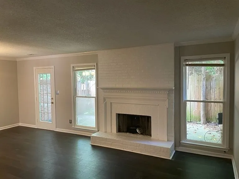 2128 Montreat Dr — Photo 4