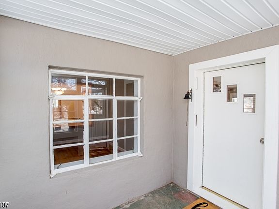 4th image of 9 Old River Rd