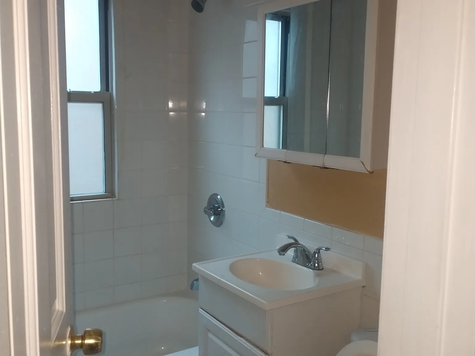 1 bed, 600 sqft, $975 — Photo 2