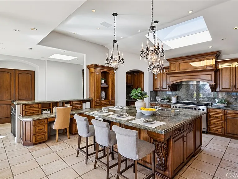 215 S Poinsettia Ave — Photo 8