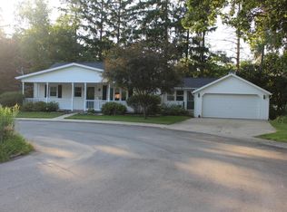 201 Hillcrest Ct, Jonesville, MI