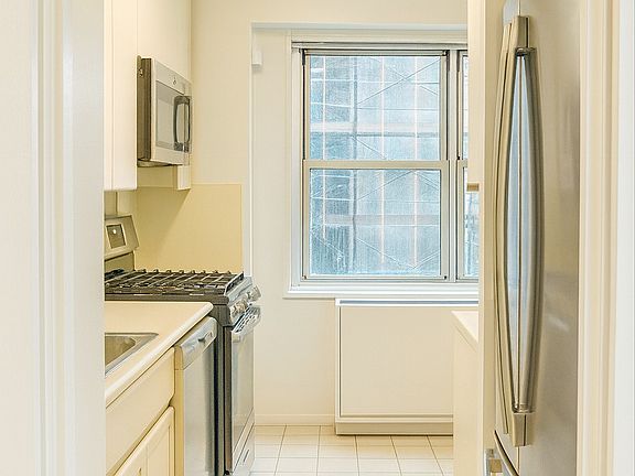 4th image of 1520 York Ave APT 4J