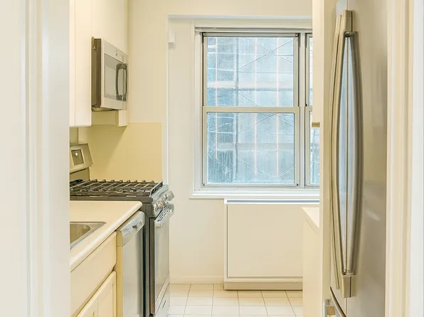 1520 York Avenue image 3 of 10