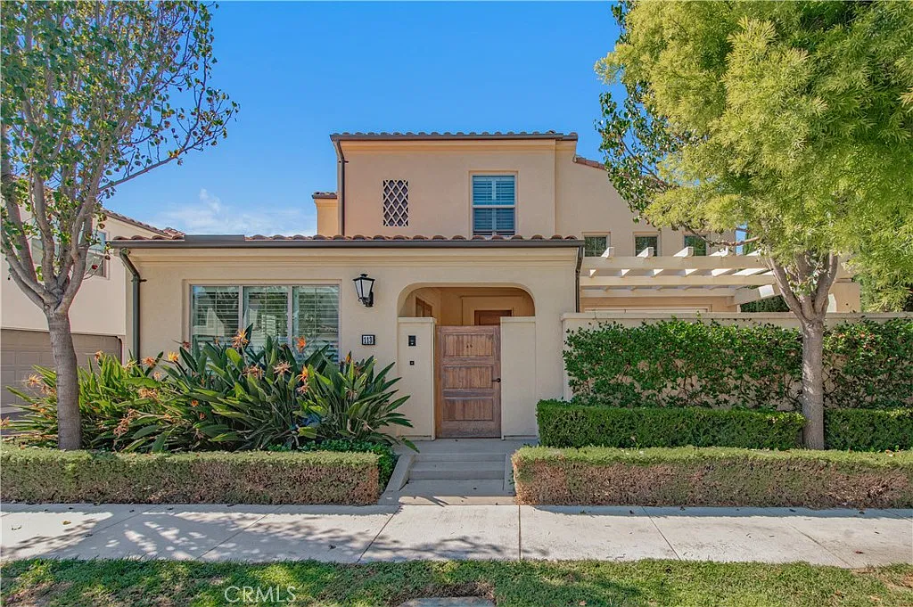 4 bed, 3.5 bath, 2080 sqft, $5,600 — Photo 1