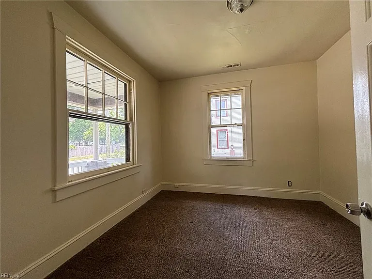 316 Constitution Ave — Photo 5