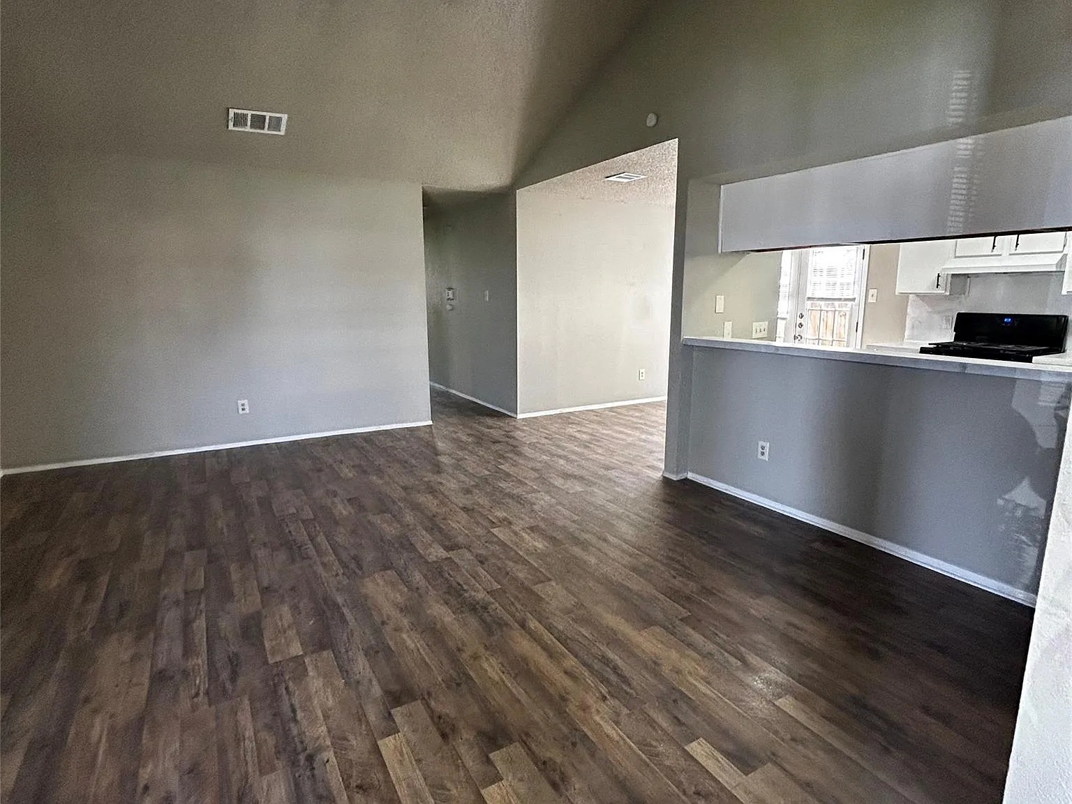 3 bed, 2.0 bath, 1142 sqft, $1,795 — Photo 2