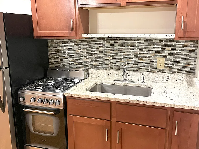 Virginia Apartments — Photo 13