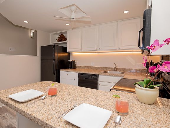 5th image of 3785 Lower Honoapiilani Rd #A207