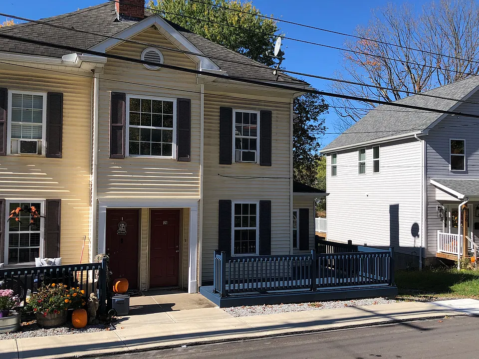 128 Center Ave