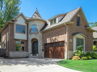 2407 Illinois Rd, Northbrook, IL 60062