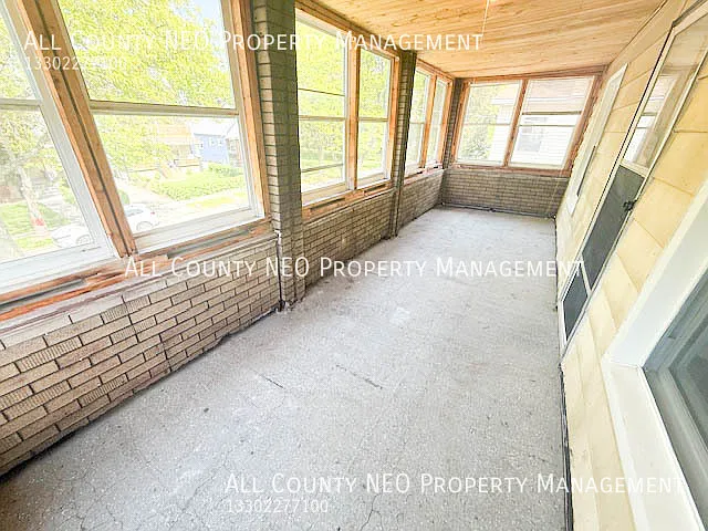 Building Photo - 12114 Soika Ave #UP
