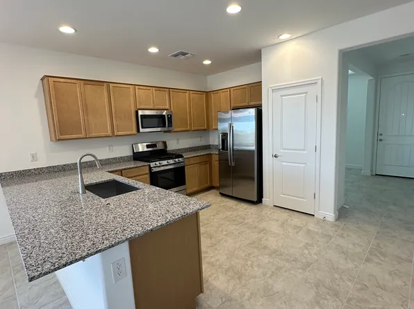 8806 W Pasadena Ave, Glendale, AZ 85305