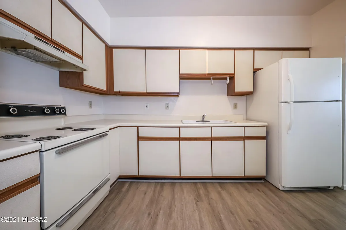 Building Photo - 312 E 24th St #4