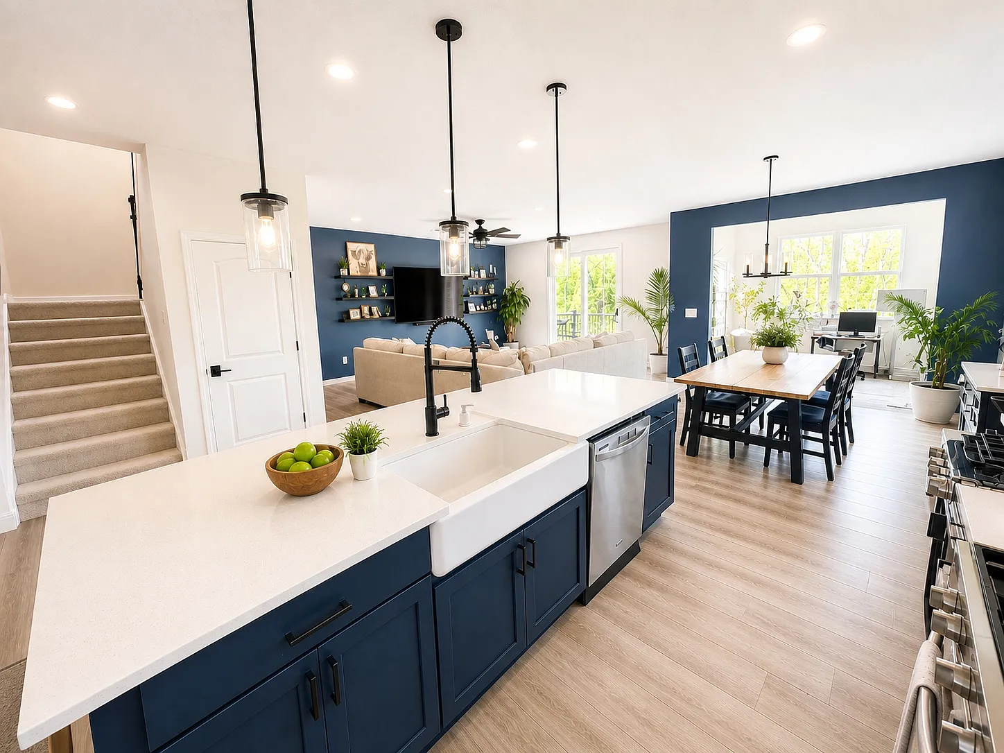 5 bed, 3200 sqft, $4,950 — Photo 3