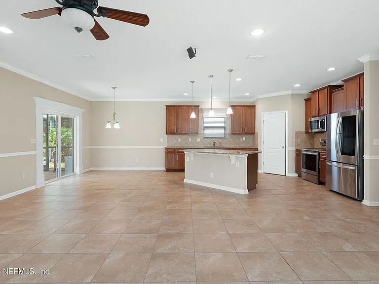 352 Silver Glen Ave — Photo 9