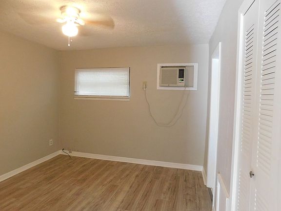 5th image of 936 E Giddens Ave APT 4