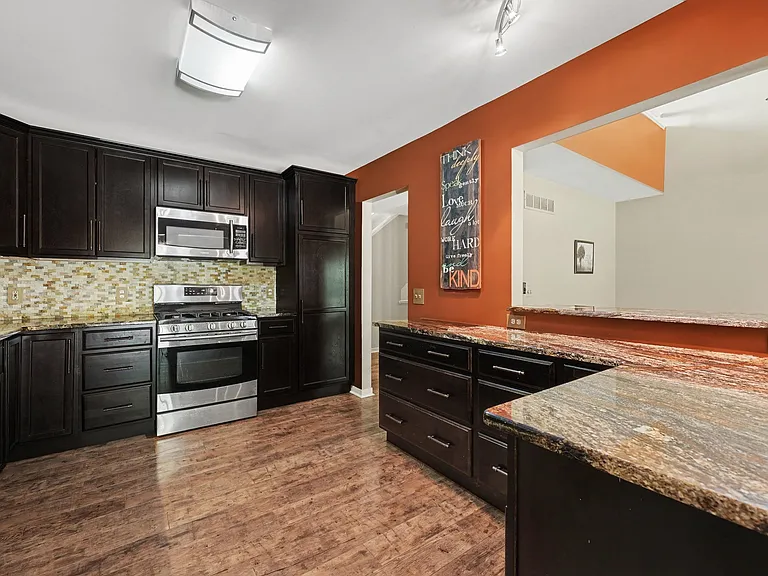 701 Charing Ct — Photo 24