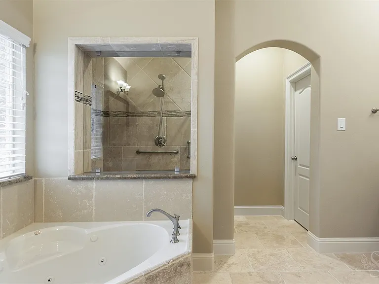 32611 Waltham Xing — Photo 26
