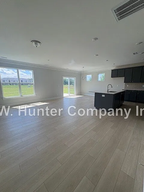 3 bed, 2.5 bath, 1893 sqft, $2,295 — Photo 4