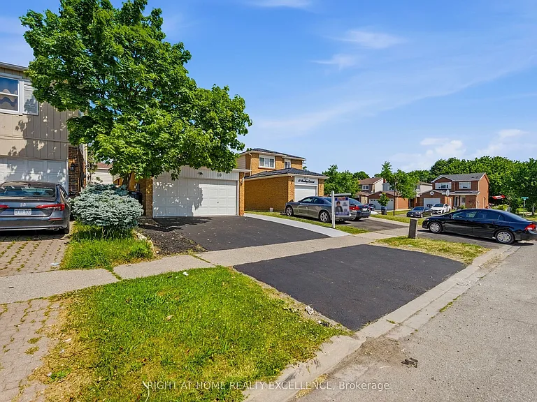 10 Banting Cres #UPPER — Photo 3