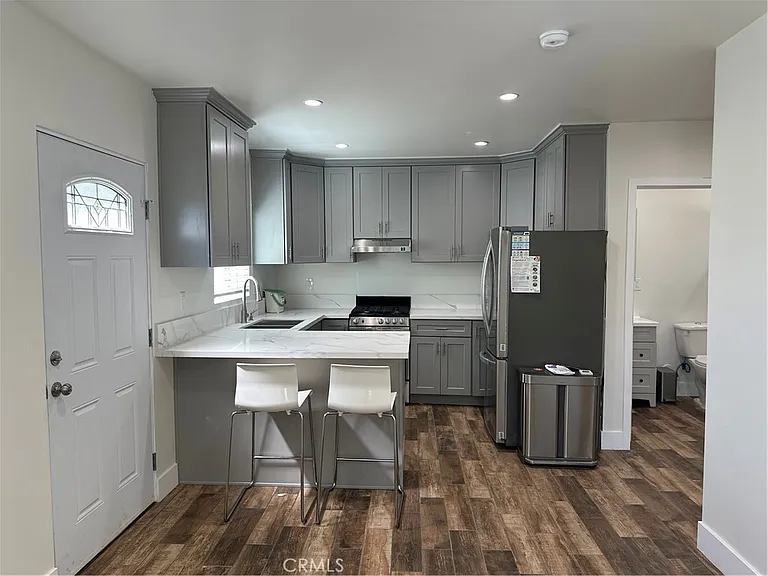 14325 Martha St — Photo 2