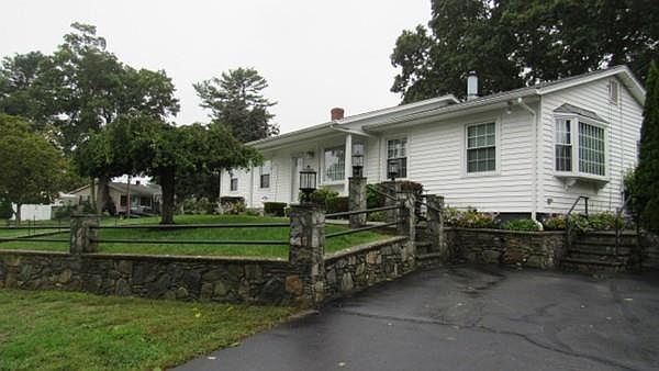 2nd image of 39 Holly Tree Ln