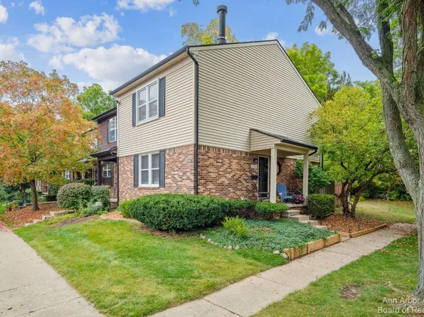 3466 Burbank Dr, Ann Arbor, MI 48105