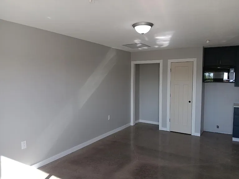 736 Heylman St — Photo 5