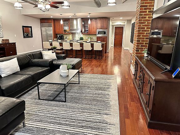 3rd image of 1600 Clarendon Blvd APT 106