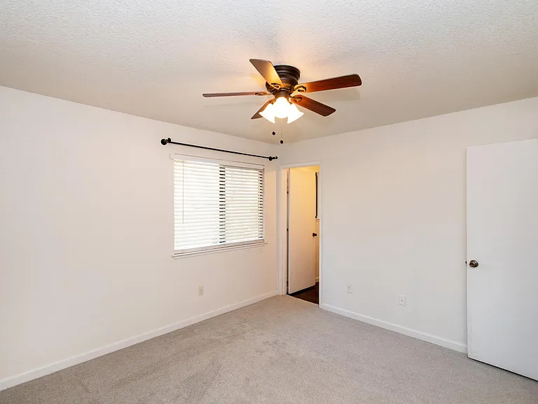 2226 Coroval Dr — Photo 13