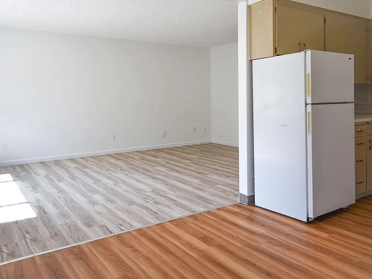 Kathy-Ann Apartments — Photo 23