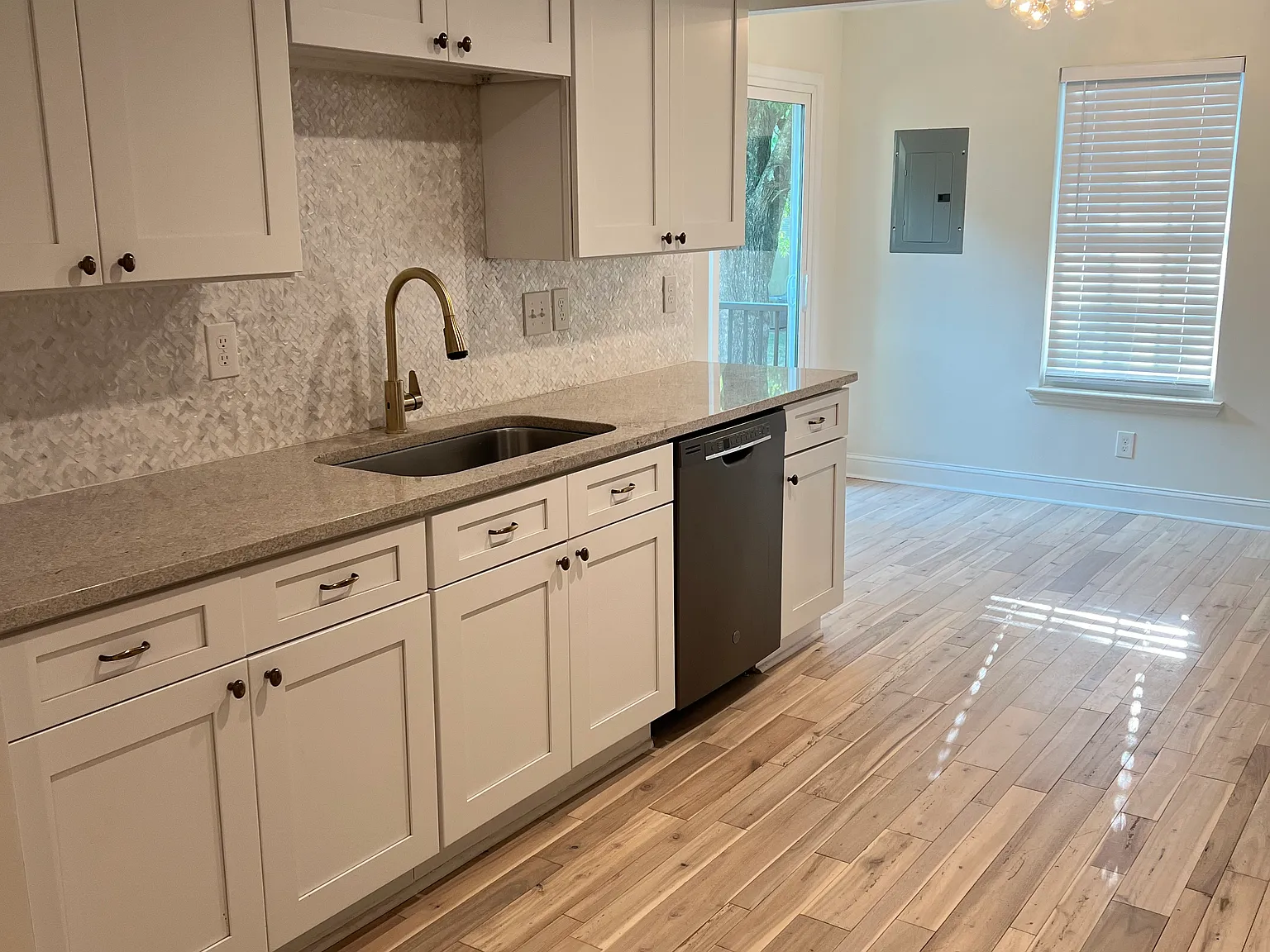 2 bed, 926 sqft, $1,550 — Photo 1