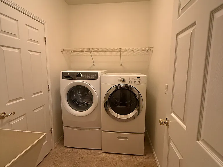 10669 SW Adele Dr — Photo 17