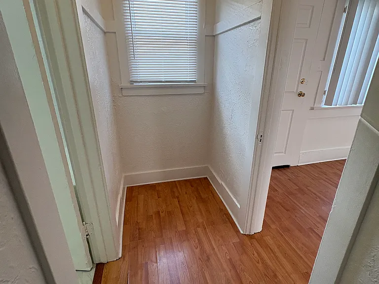 930 E 3rd St #11 — Photo 4