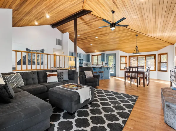 18001 Tan Oak Ln #2, Bend, OR 97707