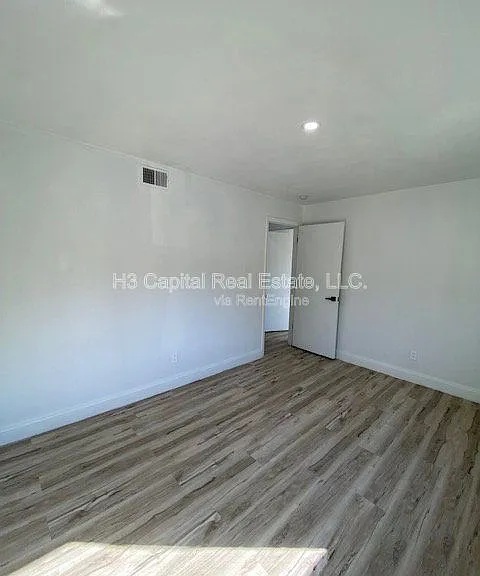 11-17 Kensington Heights — Photo 31