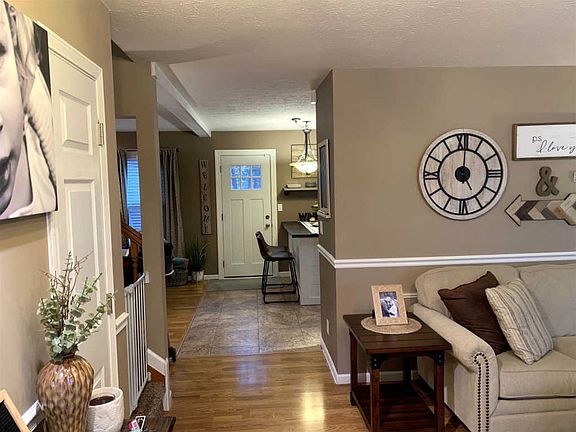 5th image of 226 W Stonebraker Ct