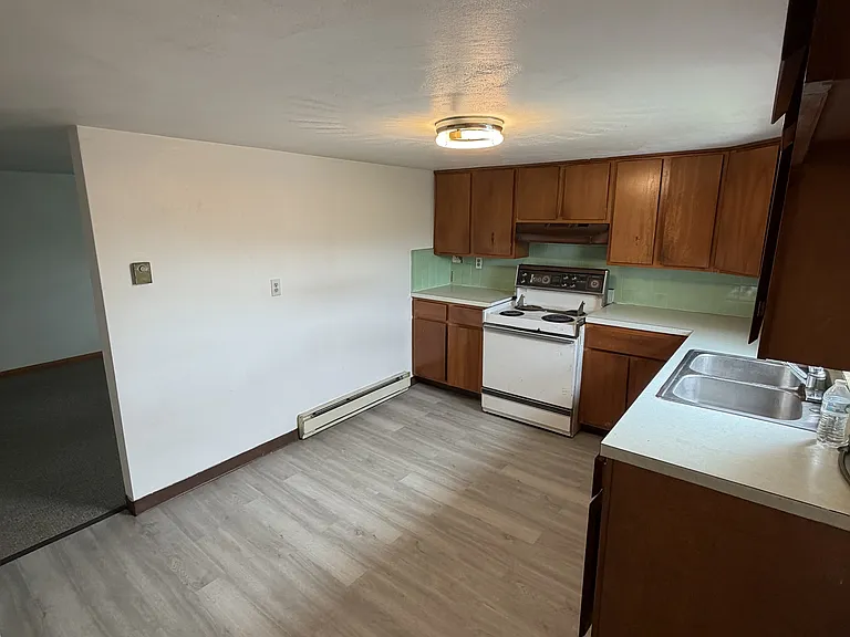 100 E Valley St #3 — Photo 2
