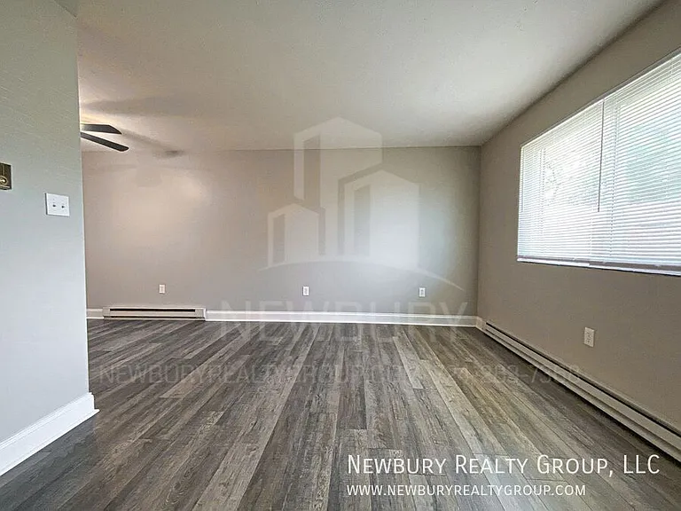 36 Sunbury Est — Photo 8