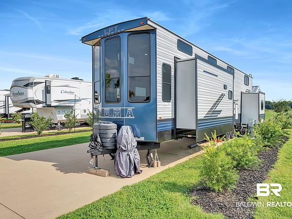 2nd image of 815 Vacation Cir