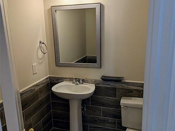 3rd image of 14939 Bennetts Mill Ln