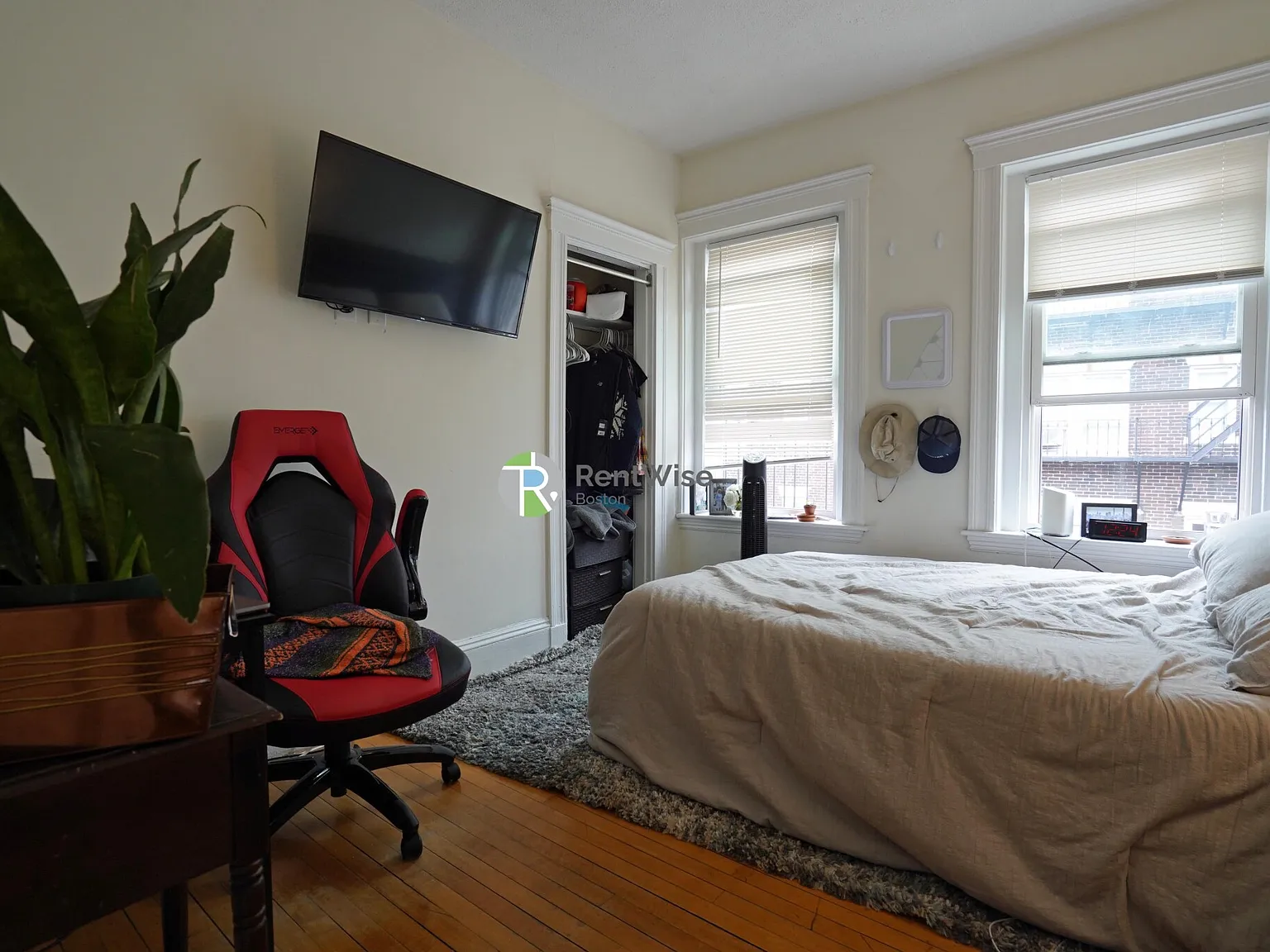 2 bed, 700 sqft, $3,150 — Photo 4