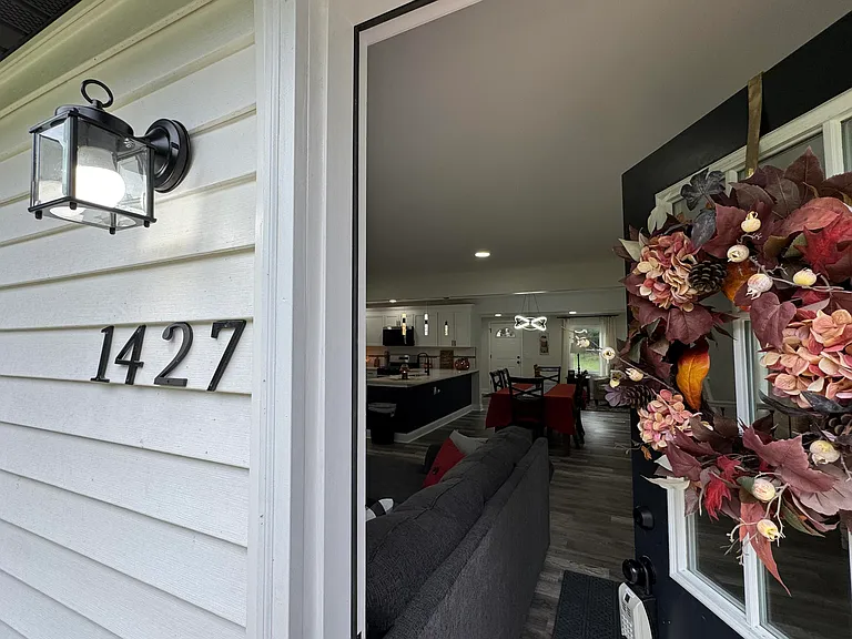 1427 Austin Ave — Photo 4