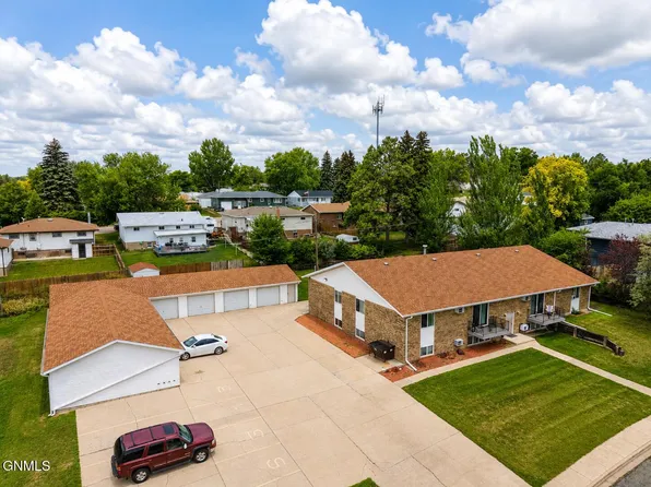 803 3rd Ave NE, Mandan, ND 58554