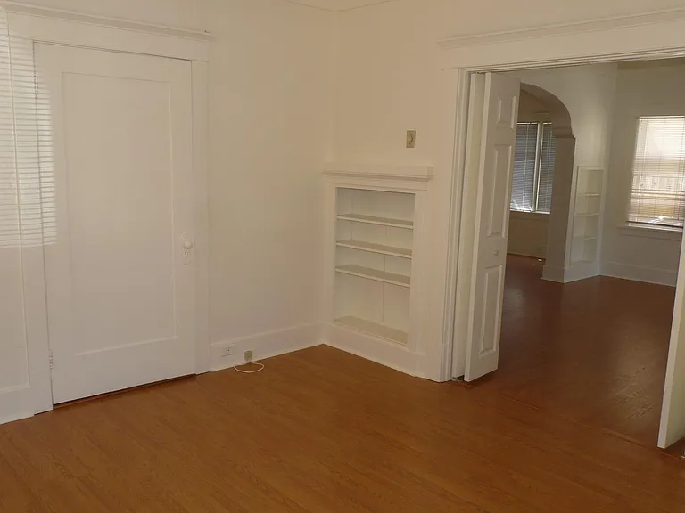 760 Orizaba Ave — Photo 4