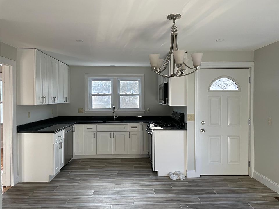 1st image of 35-37 Maple St #35